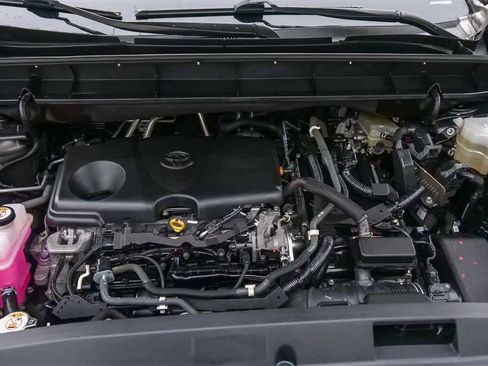 Used 2021 Toyota Highlander XLE image 25