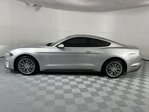 Used 2018 Ford Mustang Coupe RWD image 5