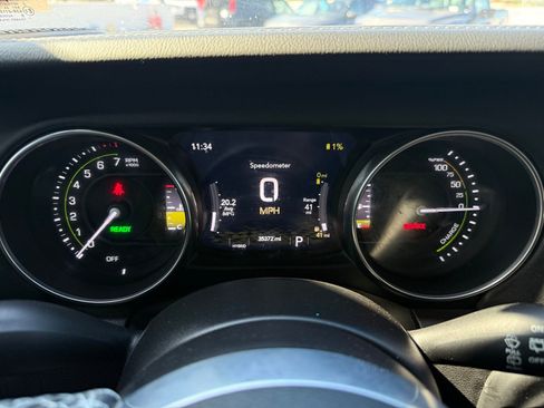 Used 2023 Jeep Wrangler Unlimited Sahara image 7