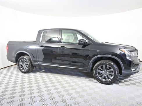 Used 2025 Honda Ridgeline Sport image 9