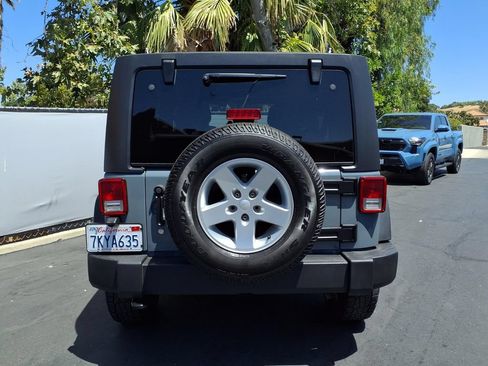 Used 2015 Jeep Wrangler Unlimited Sport w/ Quick Order Package 24S AWD/4WD image 6