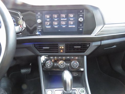 Used 2019 Volkswagen Jetta SEL w/ Cold Weather Package image 25