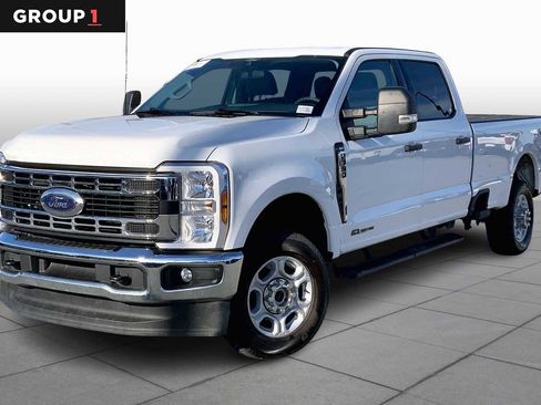 Used 2025 Ford F350 XLT image 1