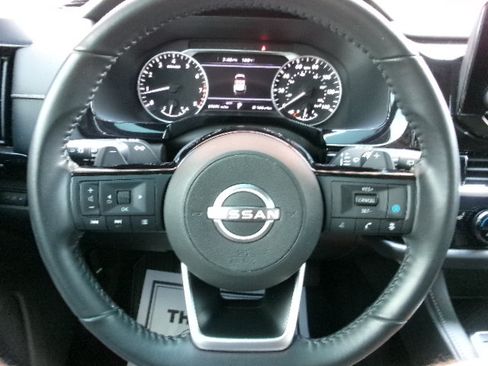 Used 2022 Nissan Pathfinder SV AWD/4WD image 20