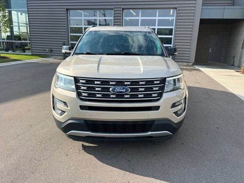 Used 2017 Ford Explorer XLT w/ Equipment Group 202A AWD/4WD image 2