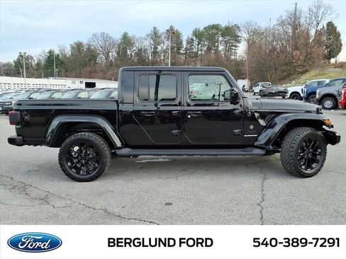 Used 2021 Jeep Gladiator Overland image 4