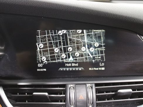 Used 2018 Alfa Romeo Giulia RWD image 21