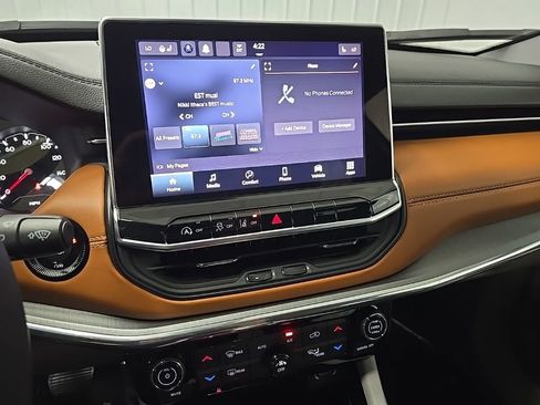 Used 2023 Jeep Compass Limited image 24