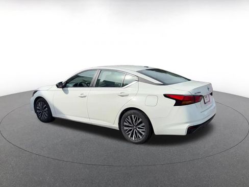 Used 2026 Nissan Altima 2.5 SV FWD image 9