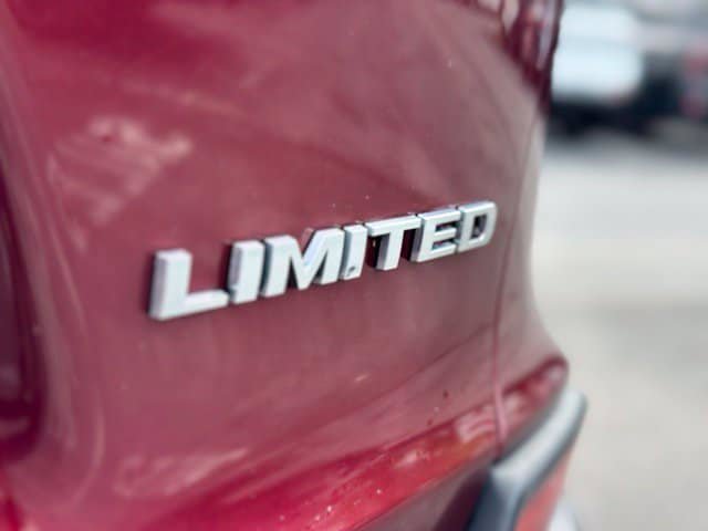 Used 2019 Jeep Cherokee Limited AWD/4WD image 19