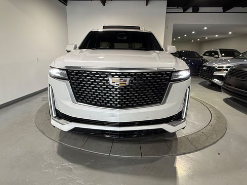 Used 2023 Cadillac Escalade Premium Luxury AWD/4WD image 4