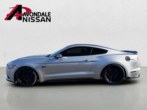 Used 2017 Ford Mustang GT RWD image 3