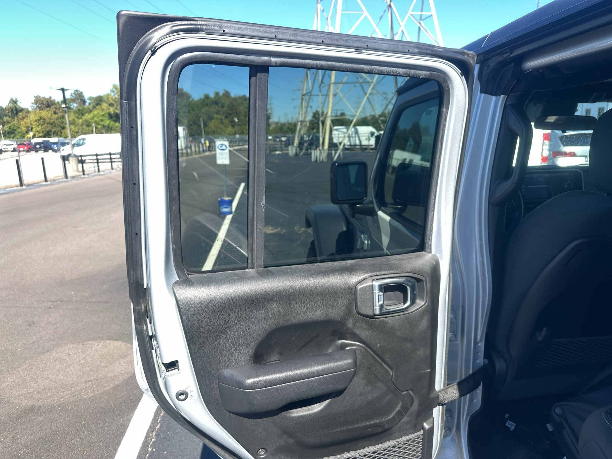 Used 2024 Jeep Wrangler Unlimited Rubicon 4xe w/ Convenience Group AWD/4WD image 17