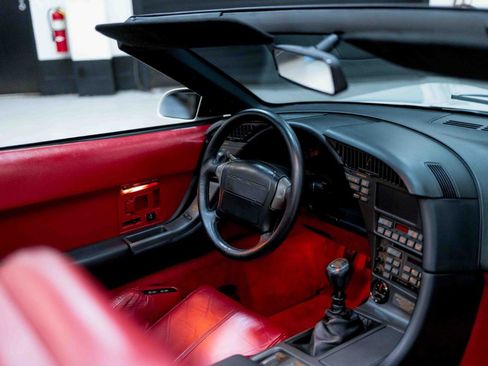 Used 1990 Chevrolet Corvette Convertible image 55