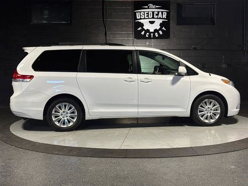 Used 2013 Toyota Sienna XLE image 5