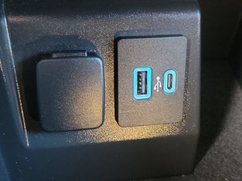 Used 2023 Ford Explorer XLT RWD image 15
