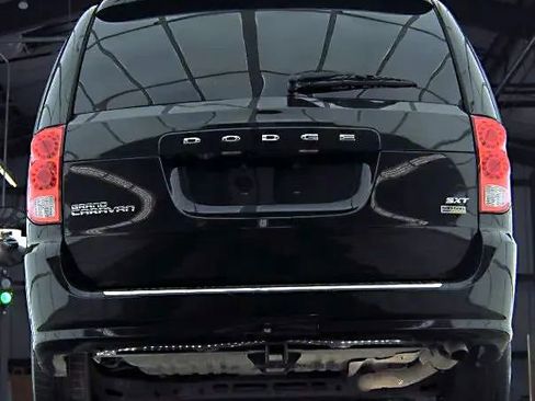 Used 2017 Dodge Grand Caravan SXT image 7