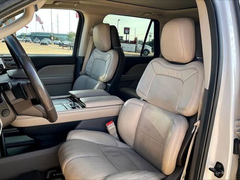 Used 2022 Lincoln Navigator Reserve AWD/4WD image 9