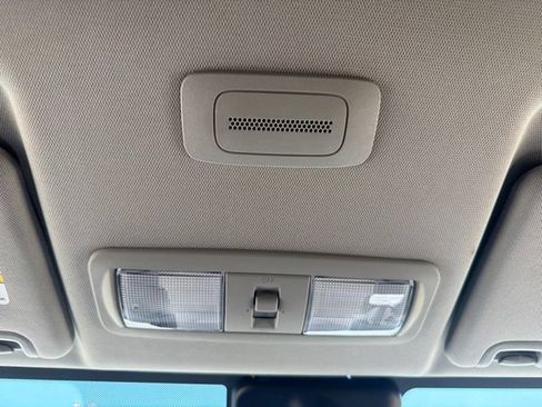 Used 2024 Nissan Frontier SV w/ Technology Package RWD image 28