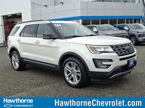 Used 2017 Ford Explorer XLT w/ Equipment Group 202A image 1