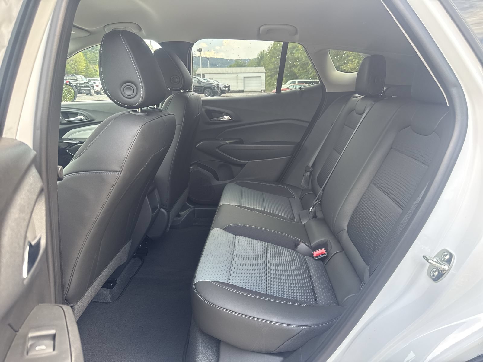 New 2026 Chevrolet Trax LT w/ LT Convenience Package FWD image 24