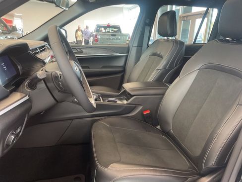 New 2026 Jeep Grand Cherokee Altitude image 9