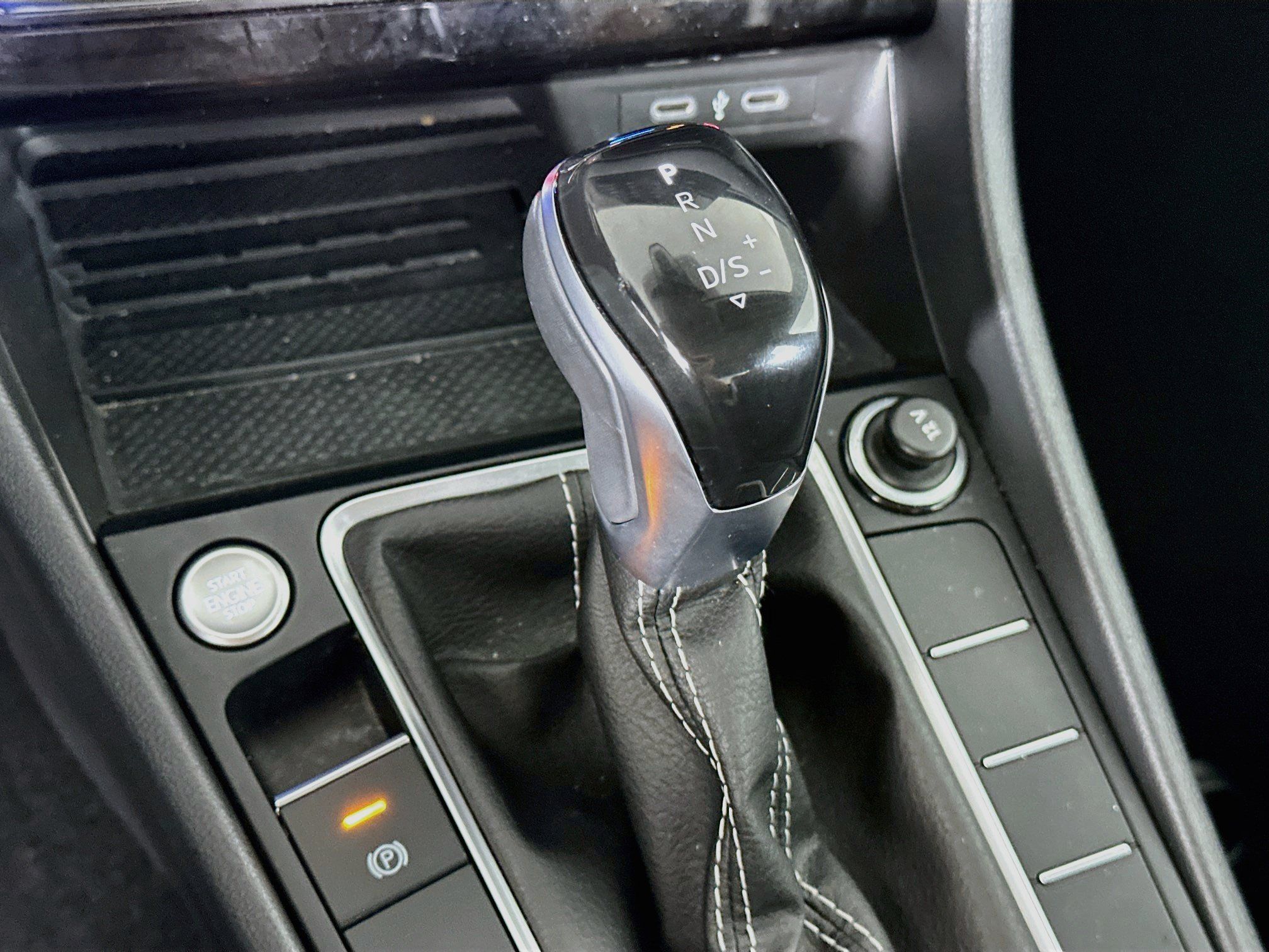 Used 2025 Volkswagen Jetta SE FWD image 24