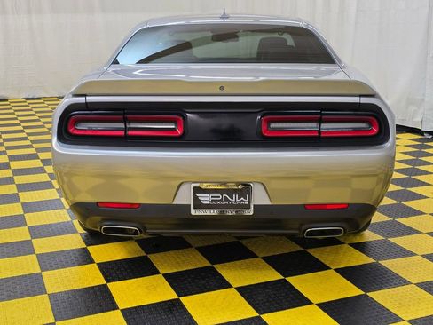Used 2015 Dodge Challenger SXT Plus image 4