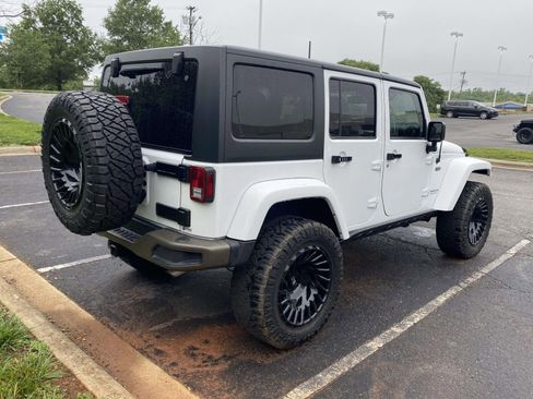 Used 2017 Jeep Wrangler Unlimited Sahara AWD/4WD image 8