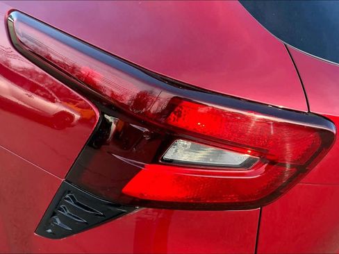 Used 2025 Chevrolet Trax LT image 28