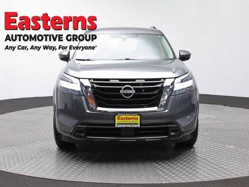 Used 2022 Nissan Pathfinder SV FWD image 2