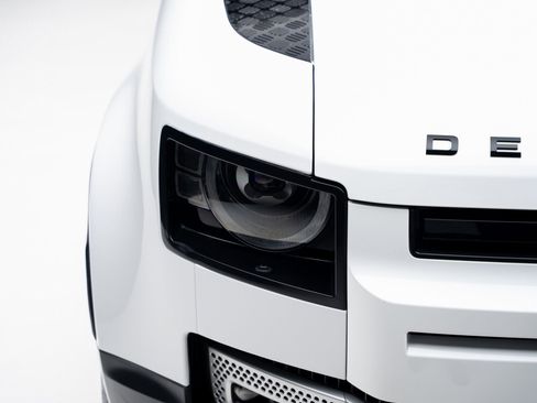 Used 2023 Land Rover Defender 130 SE image 12