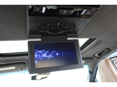 Used 2018 Cadillac Escalade Platinum AWD/4WD image 16