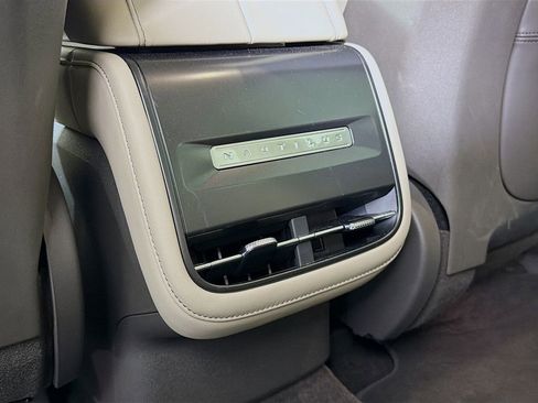 Used 2024 Lincoln Nautilus Premier image 27
