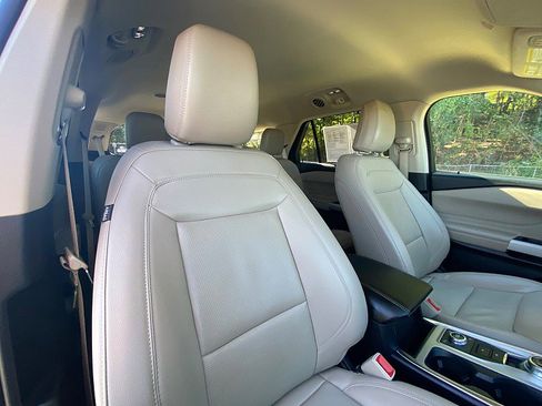 Certified 2021 Ford Explorer Limited w/ Equipment Group 301A image 29