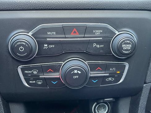 Used 2022 Dodge Charger SXT w/ Leather Interior Group RWD image 4