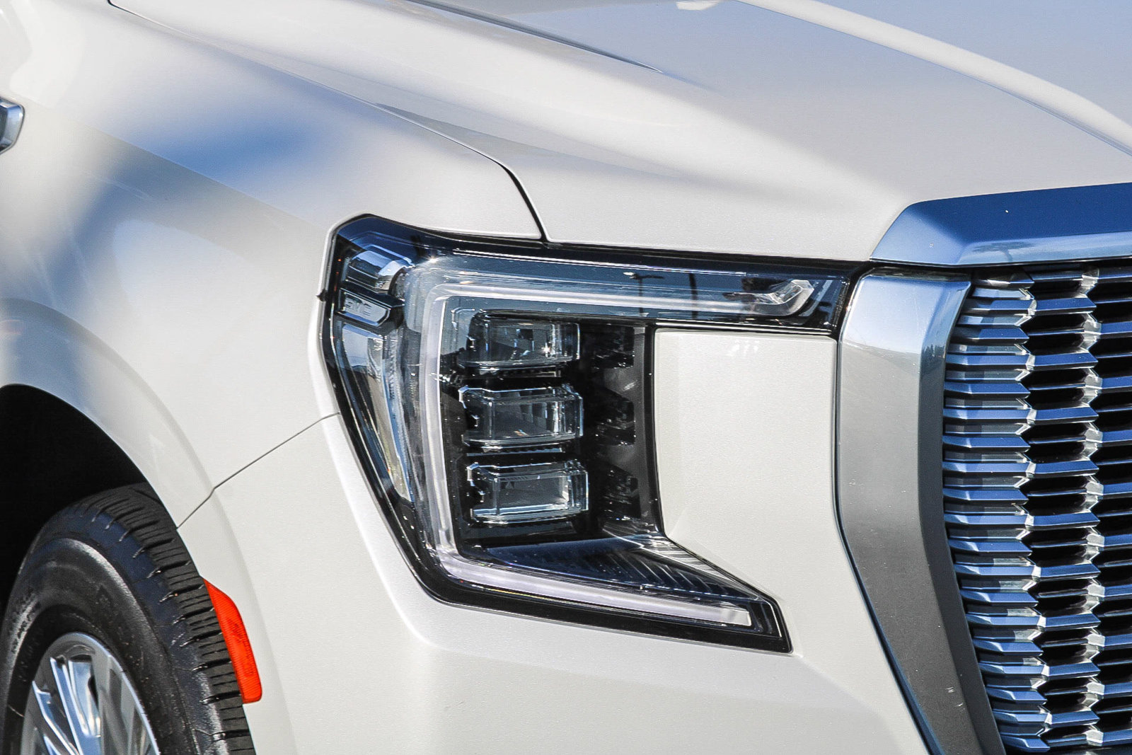 Used 2021 GMC Yukon Denali AWD/4WD image 4