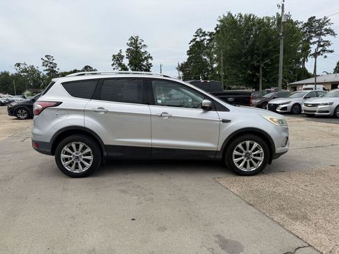 Used 2017 Ford Escape SE FWD image 4