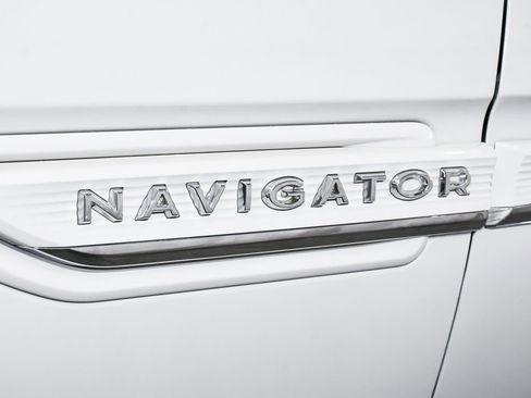 Used 2023 Lincoln Navigator Reserve image 89