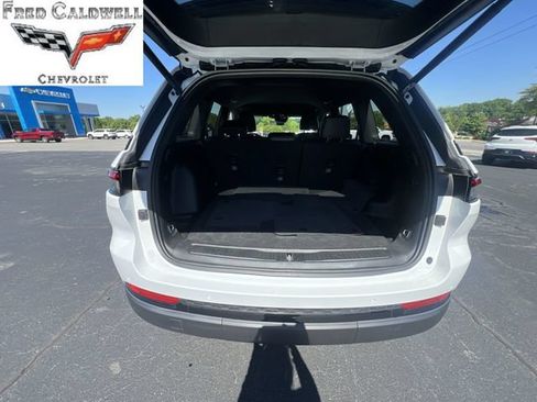 Used 2025 Jeep Grand Cherokee Altitude AWD/4WD image 31
