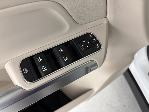 Used 2022 Mercedes-Benz GLB 250 image 27