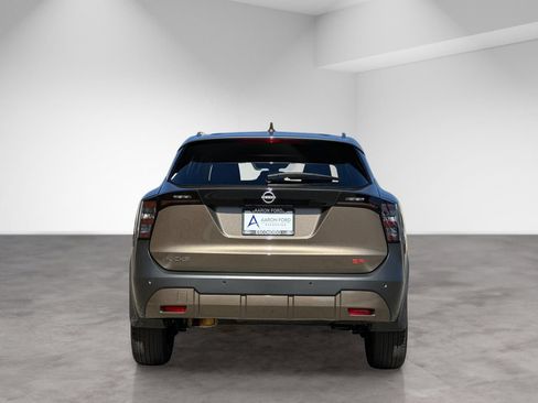 Used 2025 Nissan Kicks SR FWD image 5