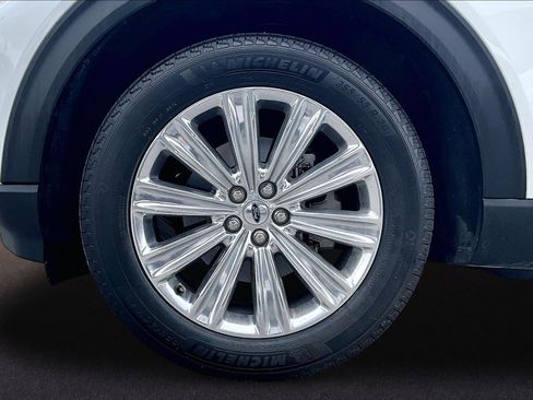 Certified 2023 Ford Explorer Limited w/ Limited Technology Package AWD/4WD image 9
