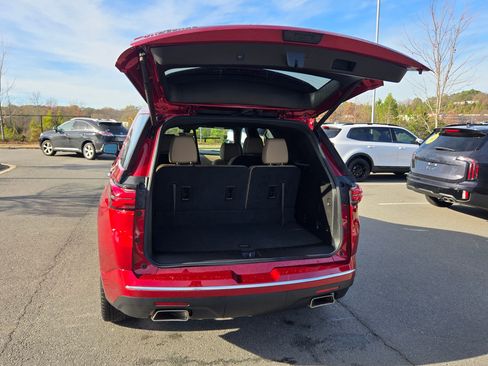 Used 2023 Chevrolet Traverse Premier image 18
