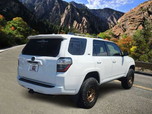 Used 2022 Toyota 4Runner SR5 AWD/4WD image 3