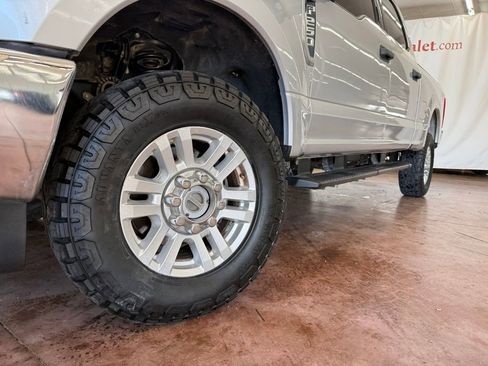 Used 2019 Ford F250 XLT w/ XLT Value Package image 19