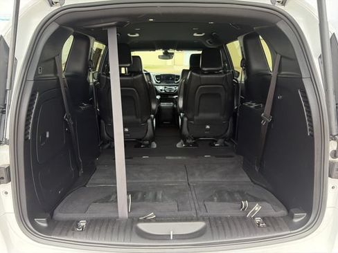 Used 2024 Chrysler Pacifica Limited FWD image 44