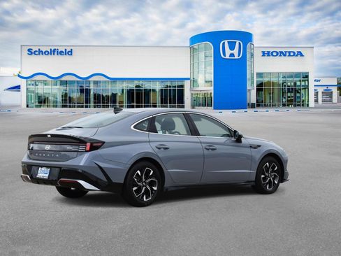 Used 2025 Hyundai Sonata SEL FWD image 3
