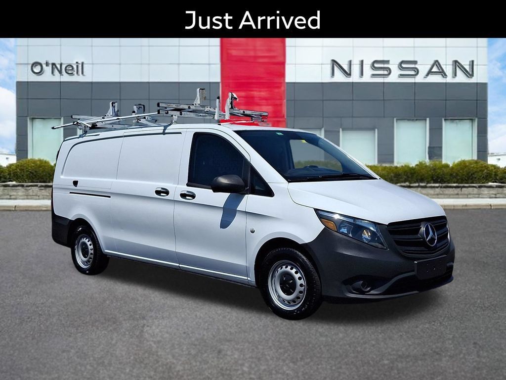 Used 2023 Mercedes-Benz Metris image 1