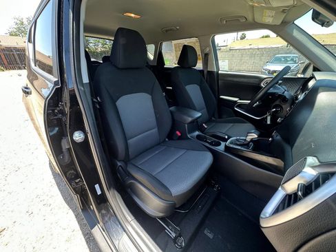 Used 2025 Kia Soul LX w/ LX Technology Package FWD image 34